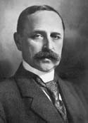 Nils Edén, statsminister: "...män och kvinnor kunna mötas till 
gemensamt arbete... för riket", 1918